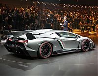 Transport: Lamborghini Aventador LP 700–4 Veneno