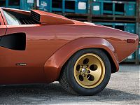 Transport: Lamborghini Countach LP 400S