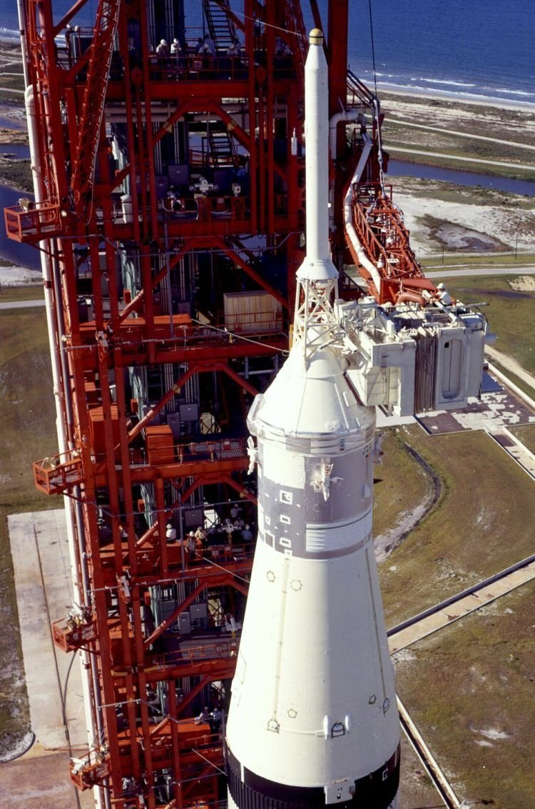 Apollo 11 spaceflight, first manned moon landing