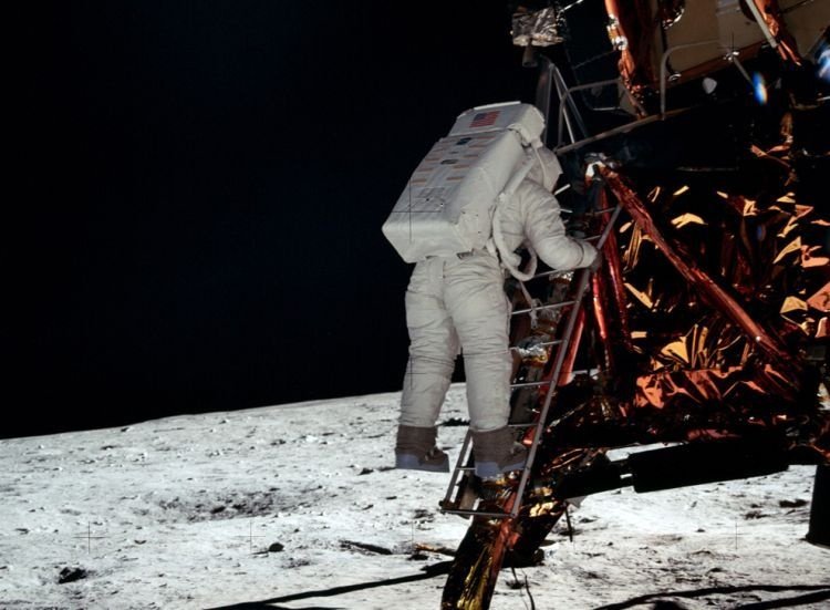 Apollo 11 spaceflight, first manned moon landing