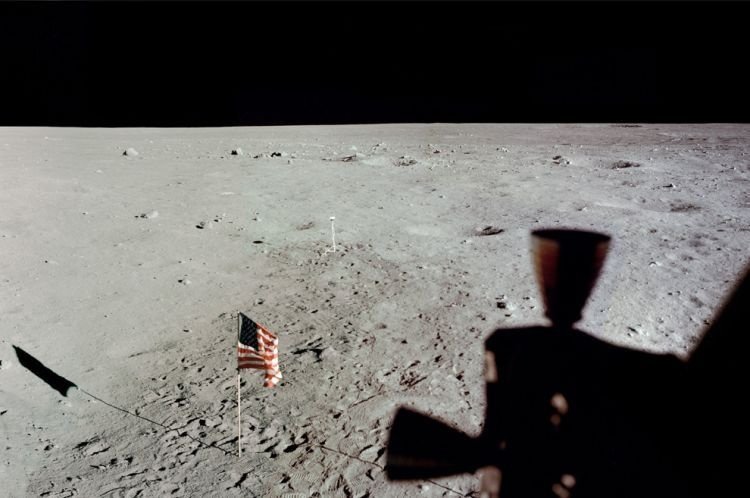 Apollo 11 spaceflight, first manned moon landing