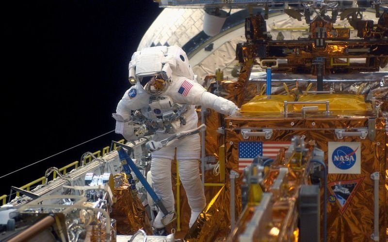 Space shuttle Endeavour photo