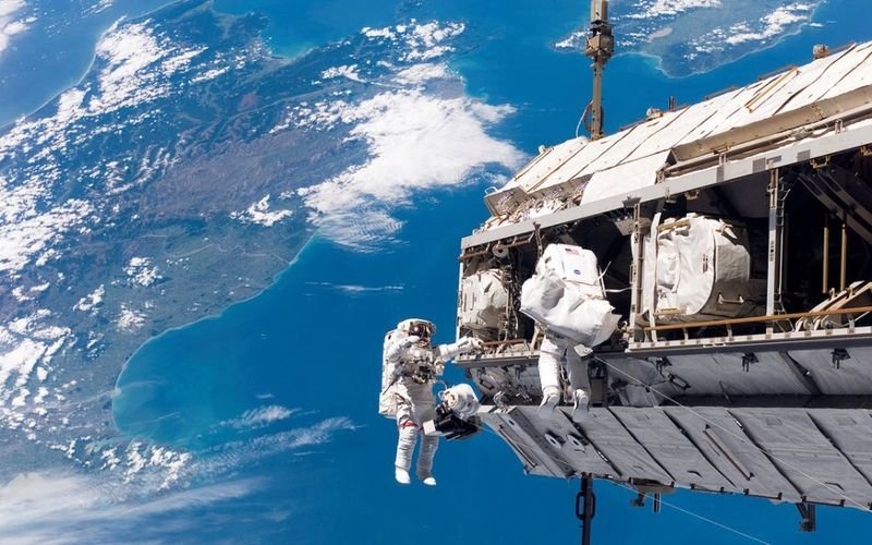 Space shuttle Endeavour photo