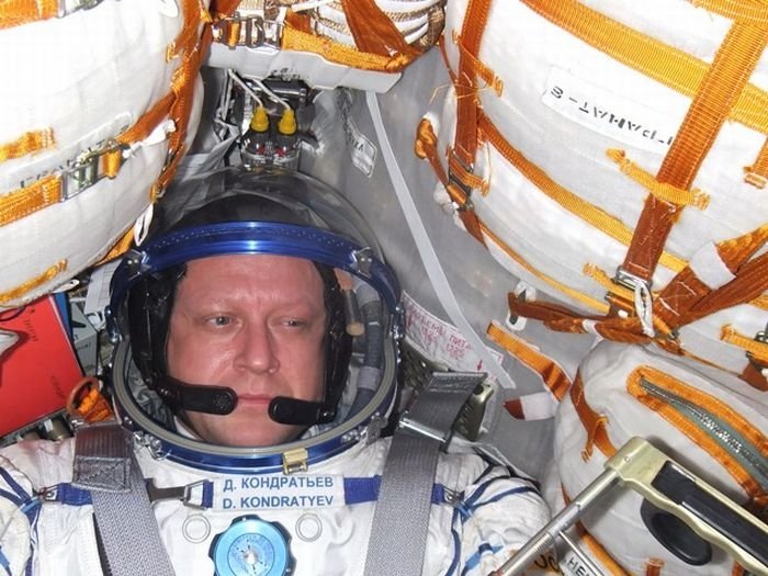 Dmitri Yur'yevich Kondrat'yev is blogging from space