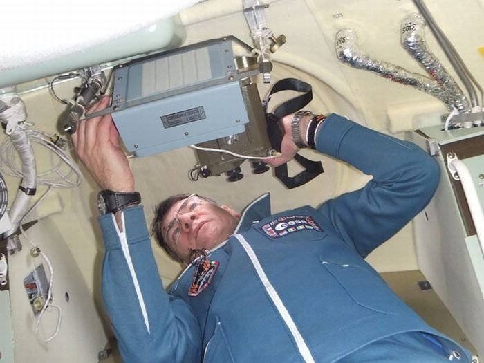 Dmitri Yur'yevich Kondrat'yev is blogging from space