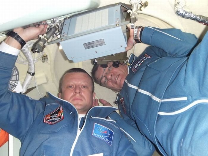 Dmitri Yur'yevich Kondrat'yev is blogging from space