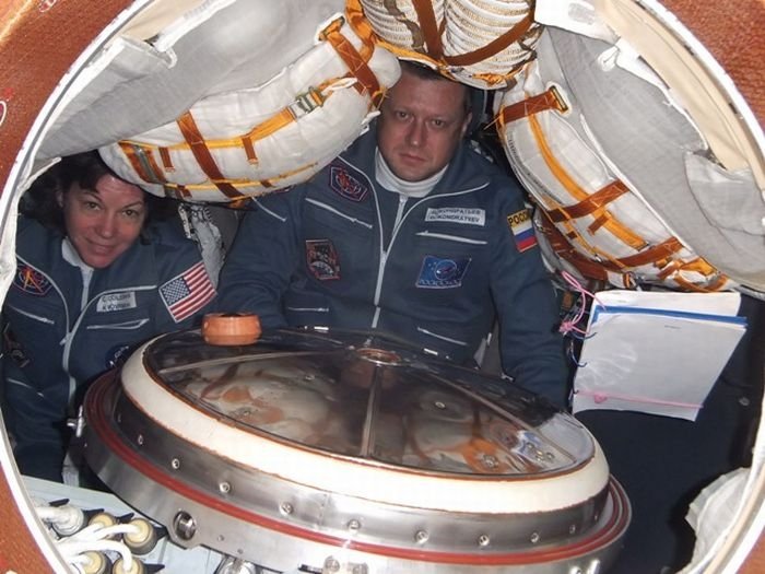 Dmitri Yur'yevich Kondrat'yev is blogging from space