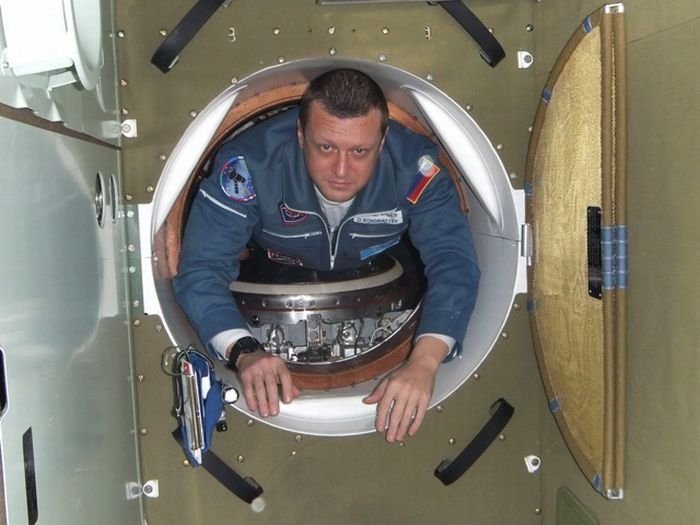 Dmitri Yur'yevich Kondrat'yev is blogging from space