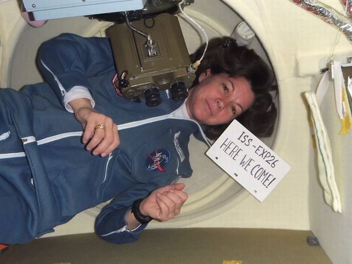 Dmitri Yur'yevich Kondrat'yev is blogging from space