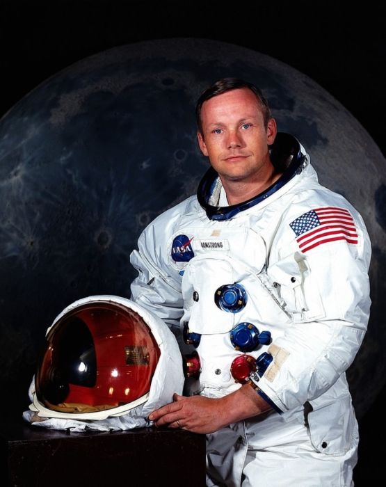 Apollo 11 spaceflight, first manned moon landing