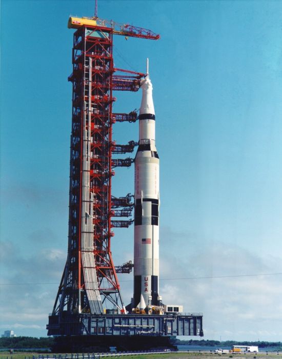 Apollo 11 spaceflight, first manned moon landing