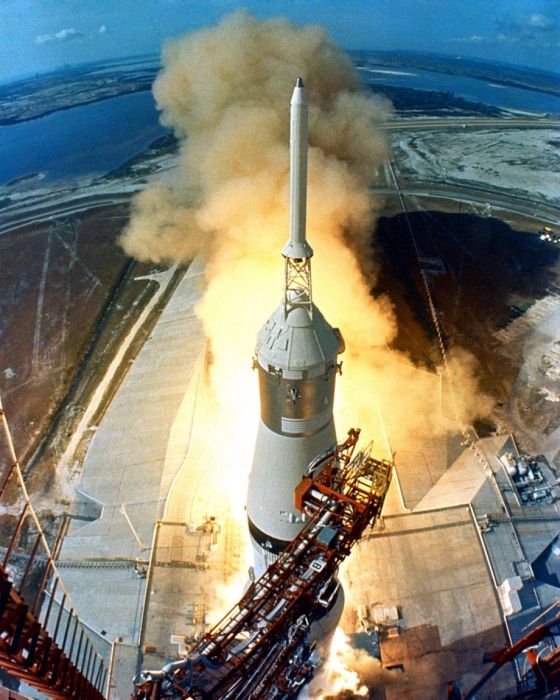 Apollo 11 spaceflight, first manned moon landing