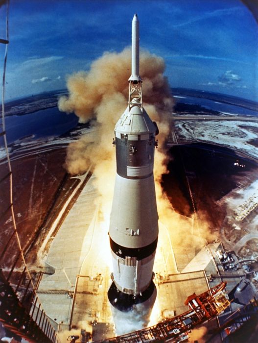 Apollo 11 spaceflight, first manned moon landing