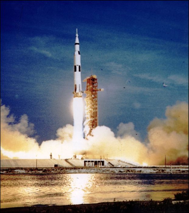 Apollo 11 spaceflight, first manned moon landing