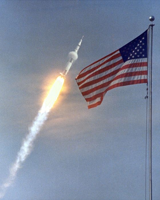 Apollo 11 spaceflight, first manned moon landing