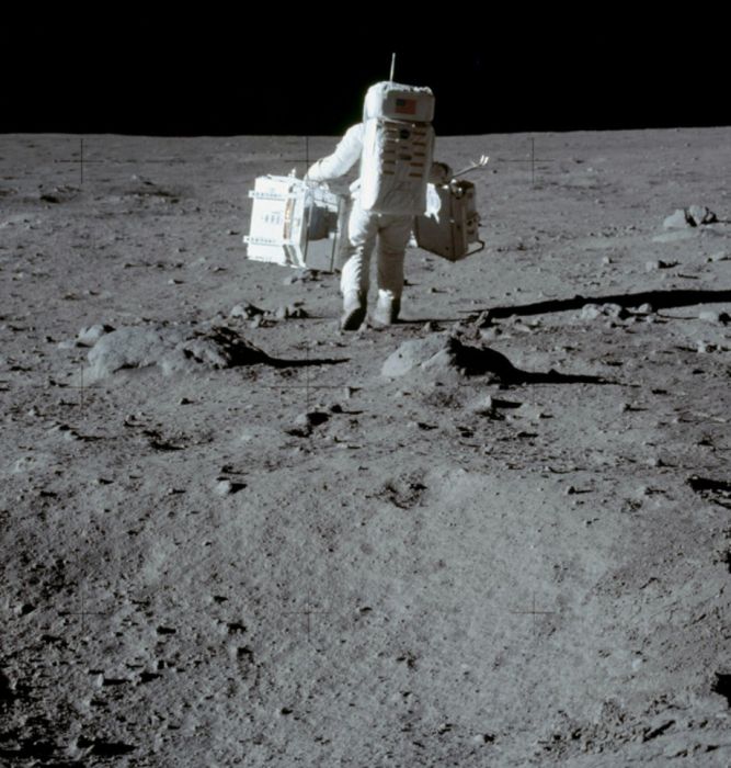 Apollo 11 spaceflight, first manned moon landing