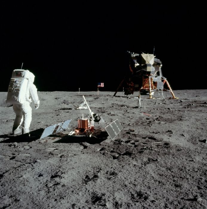 Apollo 11 spaceflight, first manned moon landing