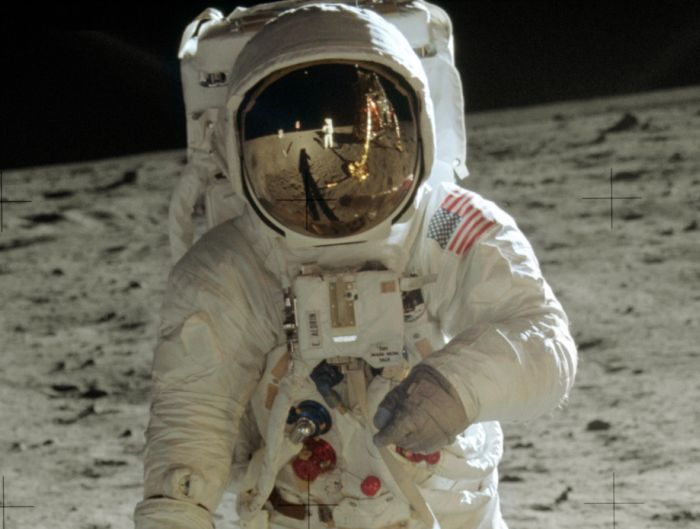 Apollo 11 spaceflight, first manned moon landing