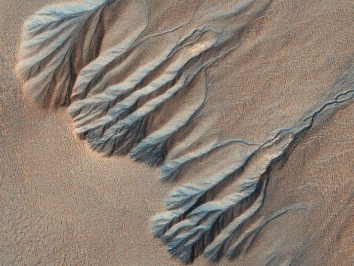 Mars photography by Mars Reconnaissance Orbiter