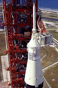 Earth & Universe: Apollo 11 spaceflight, first manned moon landing