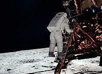 Earth & Universe: Apollo 11 spaceflight, first manned moon landing