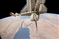 Earth & Universe: Space Shuttle Discovery home after 15-day mission