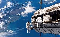 Earth & Universe: spacewalk