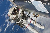 Earth & Universe: spacewalk