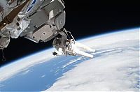 Earth & Universe: spacewalk