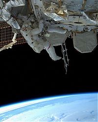 Earth & Universe: spacewalk