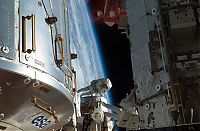 Earth & Universe: spacewalk