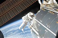 Earth & Universe: spacewalk