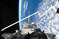 Earth & Universe: spacewalk