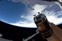 Earth & Universe: spacewalk