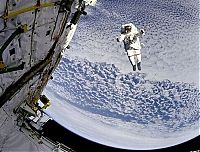 Earth & Universe: spacewalk