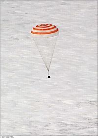 Earth & Universe: Soyuz TMA-01M Expedition 25 to ISS