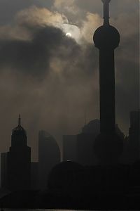 Earth & Universe: solar eclipse