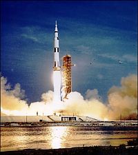 Earth & Universe: Apollo 11 spaceflight, first manned moon landing