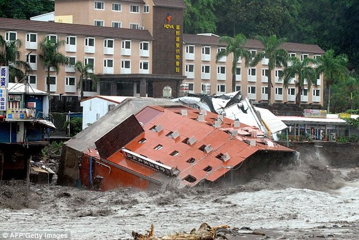 6-storey hotel collapsed due typhoon, Taiwan