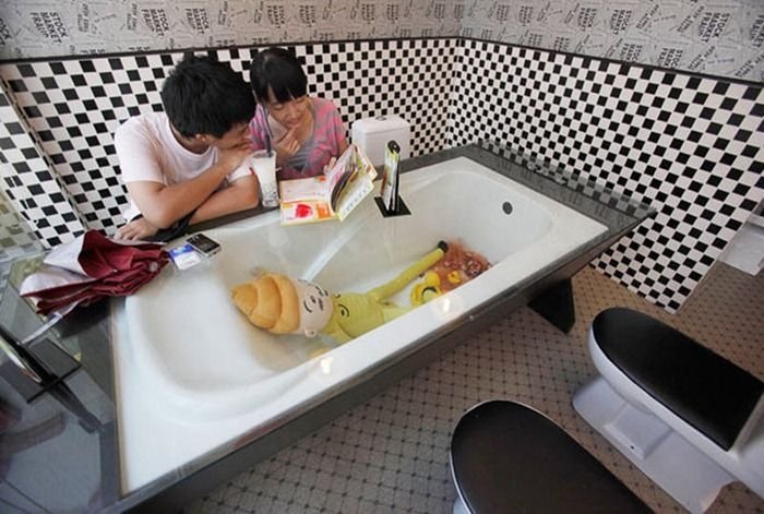 Dinner à la latrine, Shenzhen, China