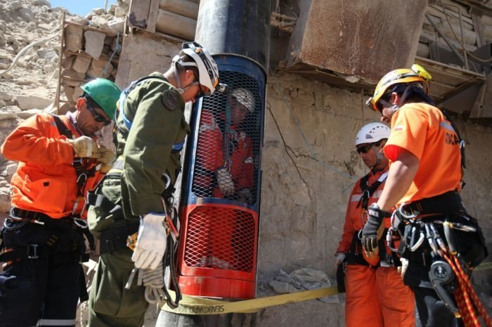 All 33 miners rescued, 2010 Copiapó mining accident, Chile