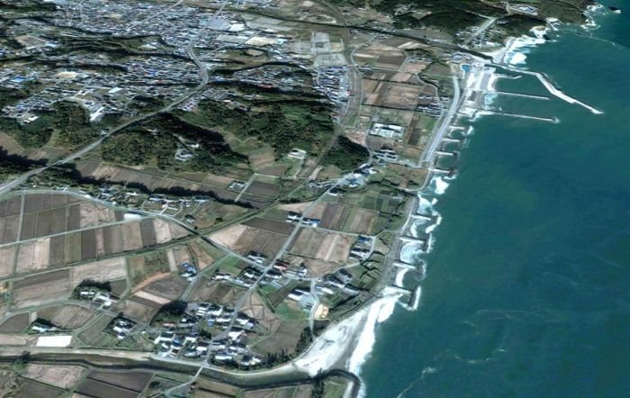Aerial photos before and after 2011 earthquake and tsunami, Japan