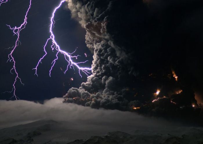 dirty thunderstorm, volcanic lightning weather phenomenon