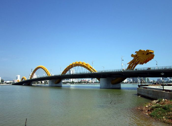 Dragon Bridge, Cầu Rồng, River Hàn at Da Nang, Vietnam