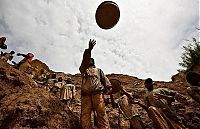 World & Travel: Gold mining, Congo