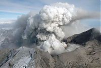 World & Travel: Alaska, volcanic eruption