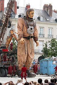 TopRq.com search results: Gigantic stage with huge puppets, Nantes, France