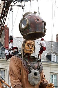 World & Travel: Gigantic stage with huge puppets, Nantes, France