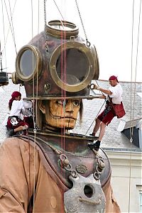 World & Travel: Gigantic stage with huge puppets, Nantes, France