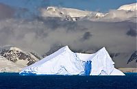 World & Travel: iceberg